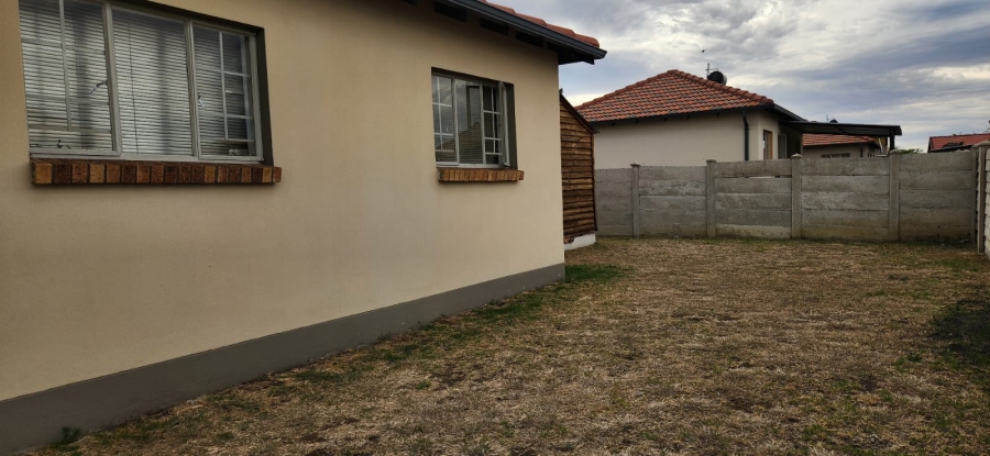 To Let 3 Bedroom Property for Rent in Waterval East North West